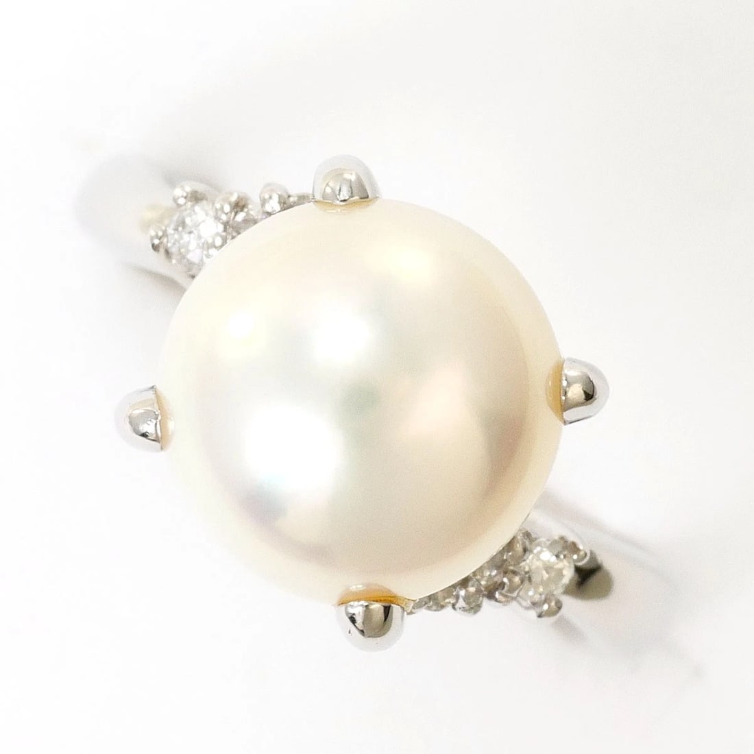 PT900 PLATINUM RING PEARL (NATURAL): PT900 Platinum Ring Pearl (Natural) Brand: No Brand Type/Style: Ring Material: PT900, Color: Silver Size: US 4 5/8 Accessories: None Accessories Notice: When purchasing pre-owned goods, please refer