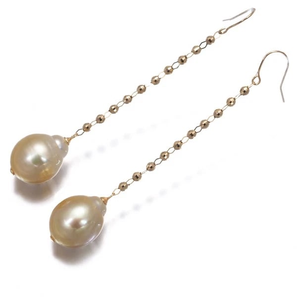 GOLDEN SOUTH SEA PEARL EARRINGS 18K YG: Golden South Sea Pearl Earrings 18K YG Brand: Unbranded Type/Style: Earring Material: 18K / 750 / Yellow Gold, Main Stone Cultured Color: Yellow Gold Size: Earring total length: 58.9mm Accessories: