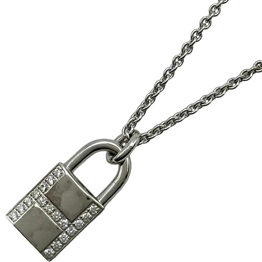 HERMES AMULET KELLY CADENA DIAMOND NECKLACE DIAMOND JEWELRY: Hermes Amulet Kelly Cadena Diamond Necklace Diamond Jewelry Brand: Hermes Type/Style: Necklace Material: 18K WG, Color: WG Size: Size Height: approx. 16.4mm Width: approx. 8.8mm Chain length: approx. 
