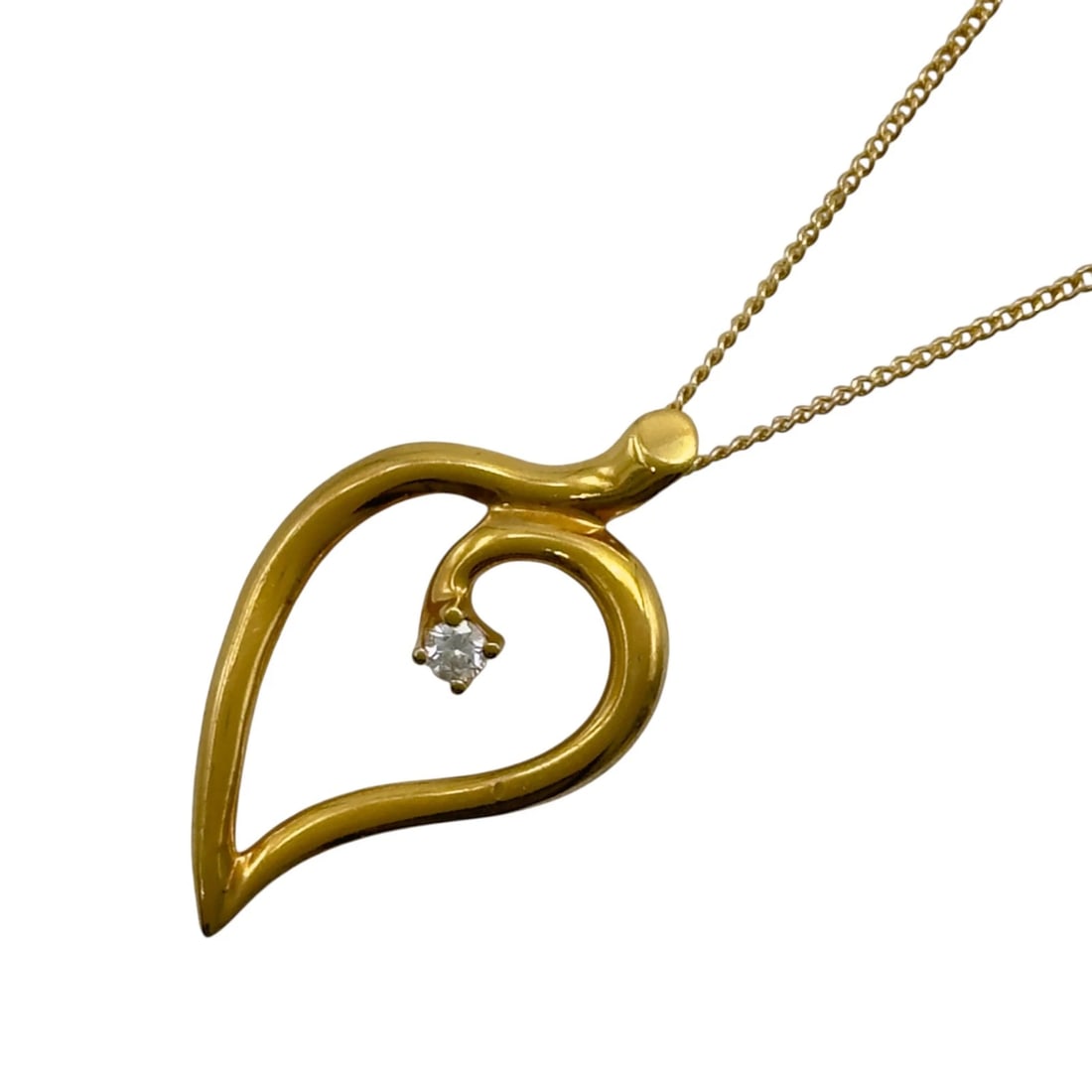 TIFFANY & CO. LEAF NECKLACE GOLD 750 JEWELRY: Tiffany & Co. Leaf Necklace Gold 750 Jewelry Brand: Tiffany & Co. Type/Style: Necklace Material: 18K YG, Color: YG Size: Size Height: approx. 26.4mm Width: approx. 14.6mm Chain length: approx. 45.0-46