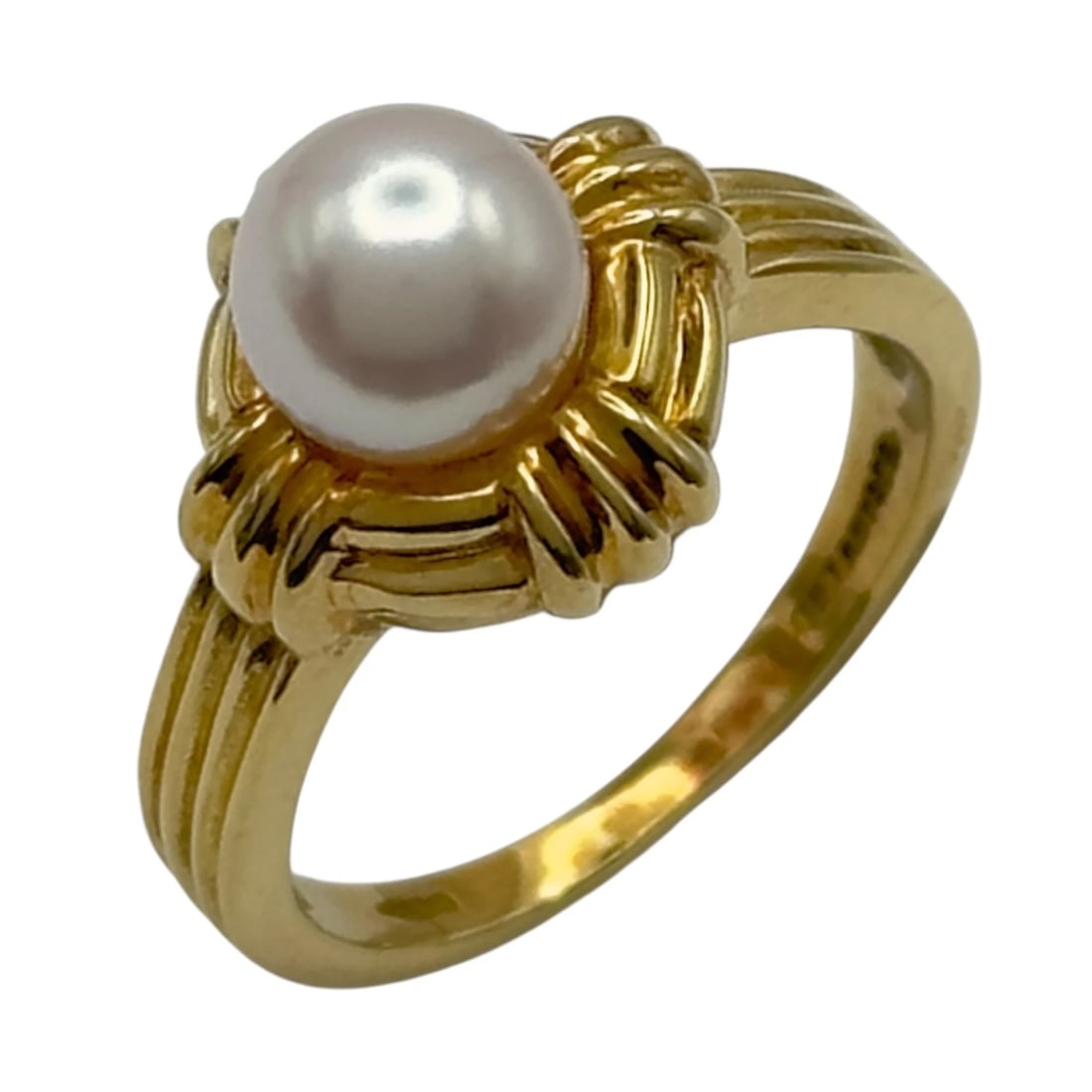 TIFFANY & CO. SIGNATURE RING GOLD 18K: Tiffany & Co. Signature Ring Gold 18K Brand: Tiffany & Co. Type/Style: Ring Material: 18K YG, Color: YG Size: 4 US Accessories: None Accessories Notice: When purchasing pre-owned goods, please refer