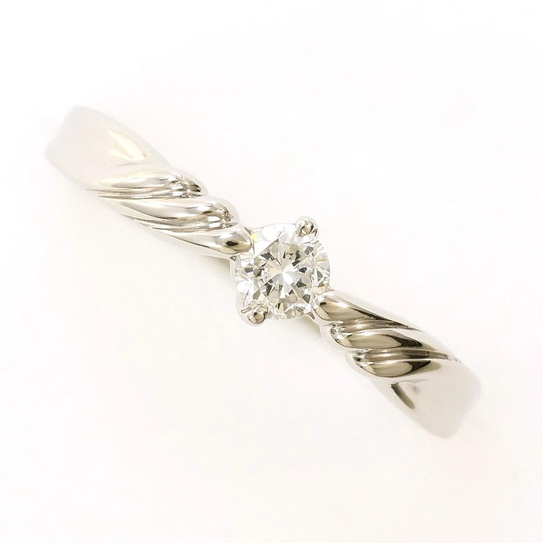 PT PLATINUM RING DIAMOND: PT Platinum Ring Diamond Brand: No Brand Type/Style: Ring Material: PT, Main Stone Natural Color: Silver Size: US 6 1/2 Accessories: None Accessories Notice: When purchasing pre-owned goods, please