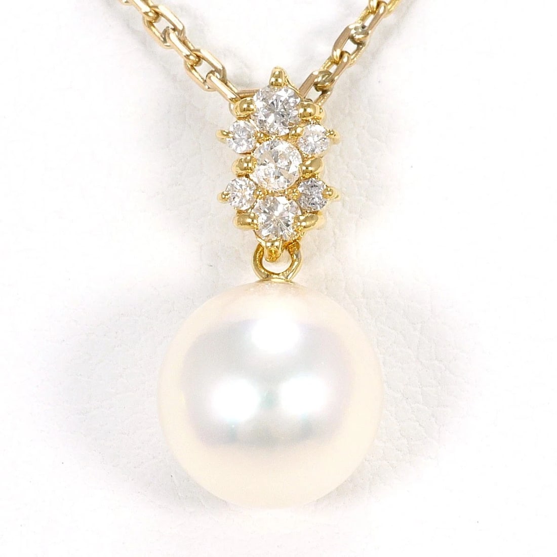 K18 GOLD NECKLACE AKOYA PEARL: K18 gold Necklace Akoya Pearl Brand: No Brand Type/Style: Necklace Material: K18 Gold, Main Stone Akoya Pearl Color: None Size: Chain Length: 40cm Accessories: None Accessories Notice: When