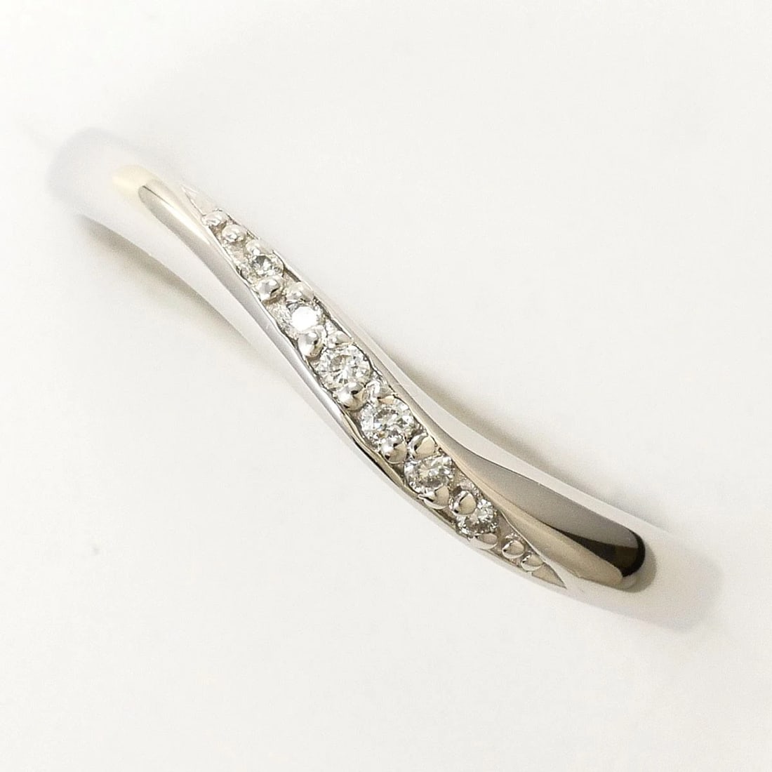 MAISON JEWEL PT950 PLATINUM RING: Maison Jewel PT950 Platinum Ring Brand: Maison Jewel Type/Style: Ring Material: K18/Yellow Gold, Main Stone Natular Color: Yellow Gold Size: US 5 3/8 Accessories: None Accessories Notice: When