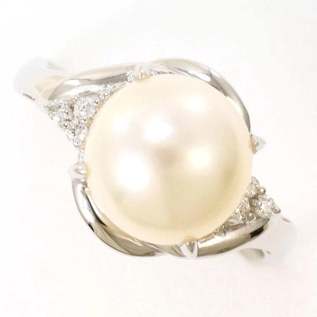 PT900 RING PEARL: PT900 Ring Pearl Brand: No Brand Type/Style: Ring Material: PT900/Platinum, Main Stone Pearl, Natural Color: None Size: US 7 Accessories: None Accessories Notice: When purchasing pre-owned goods,