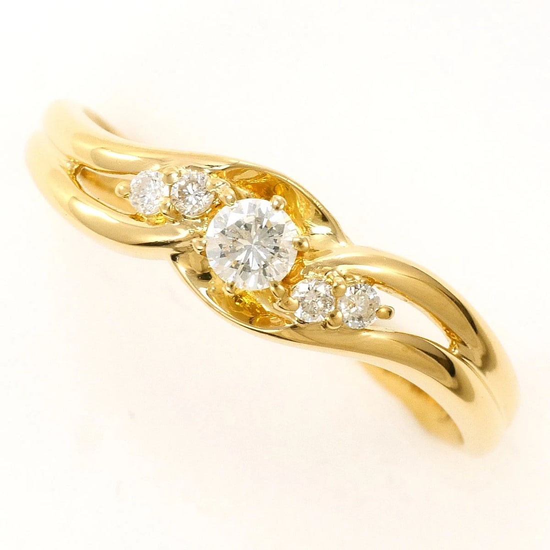 K18 GOLD RING DIAMOND: K18 gold Ring Diamond Brand: No Brand Type/Style: Ring Material: K18/Yellow Gold, Main Stone Natural Color: Yellow Gold Size: US 8 Accessories: None Accessories Notice: When purchasing pre-owned