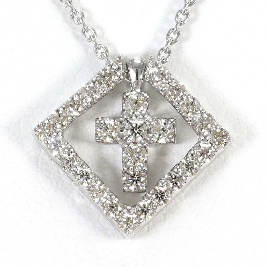 K18 GOLD NECKLACE DIAMOND: K18 gold Necklace Diamond Brand: No Brand Type/Style: Necklace Material: K18, Main Stone Natural Color: None Size: Chain Length: 45cm Accessories: None Accessories Notice: When purchasing pre-owned