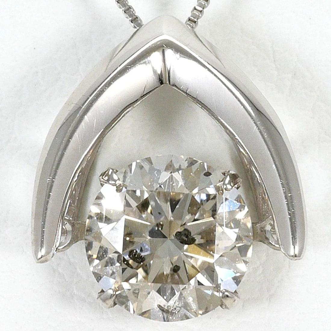 PT900, PT850 NECKLACE DIAMOND: PT900, PT850 Necklace Diamond Brand: No Brand Type/Style: Necklace Material: PT900/Platinum,PT850/Platinum, Main Stone Natural Color: None Size: Chain Length: 42cm Accessories: None Accessories