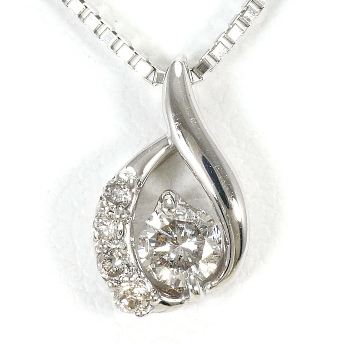 PT900 PLATINUM PT850/PLATINUM NECKLACE DIAMOND: PT900 Platinum PT850/Platinum Necklace Diamond Brand: No Brand Type/Style: Necklace Material: PT900/PT850, Main Stone Natural Color: Silver Size: H:about10?W:about6mm(Top and chain are removable)
