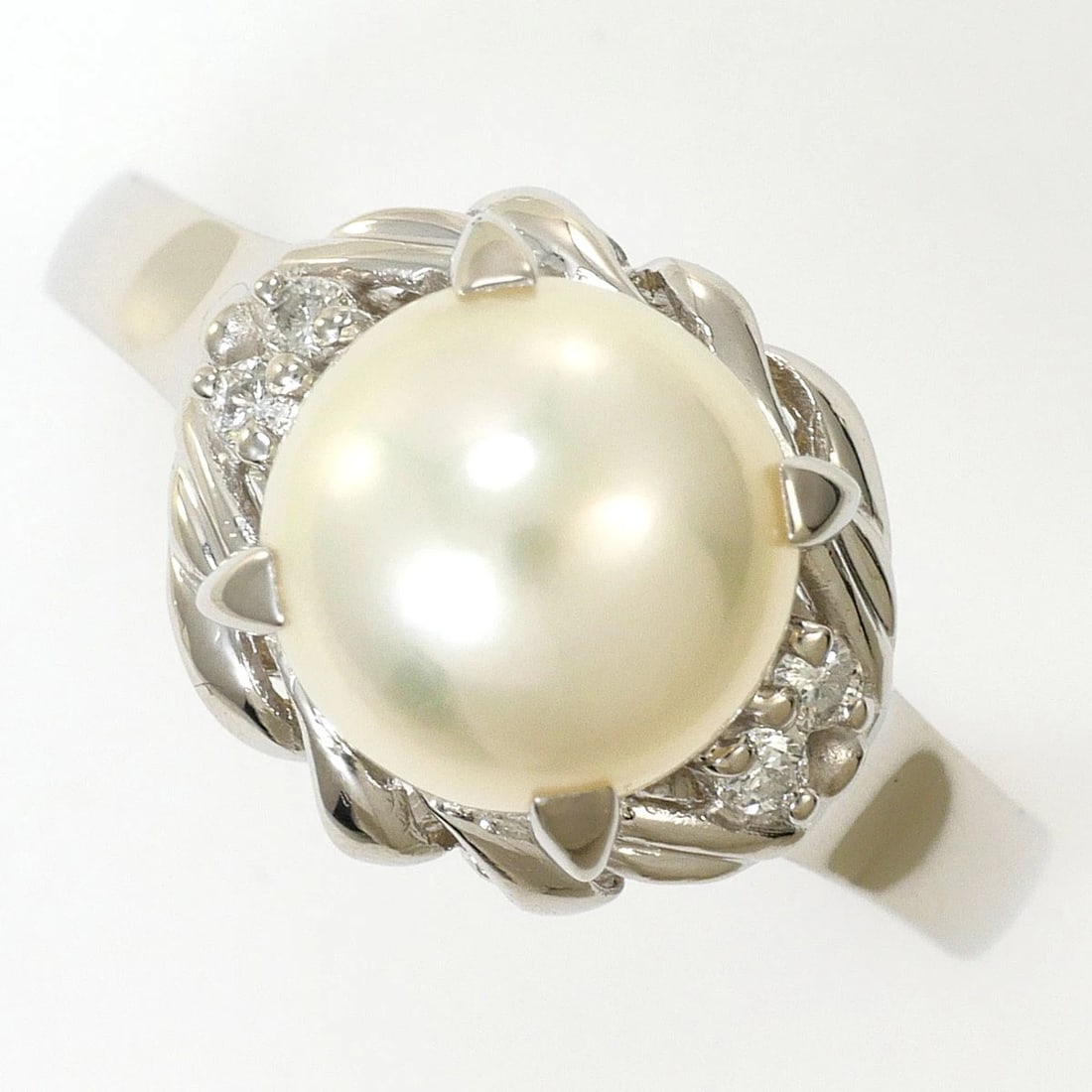 PT900 PLATINUM RING PEARL: PT900 Platinum Ring Pearl Brand: No Brand Type/Style: Ring Material: PT900, Main Stone Cultured Pearl Color: None Size: US 8 Accessories: None Accessories Notice: When purchasing pre-owned
