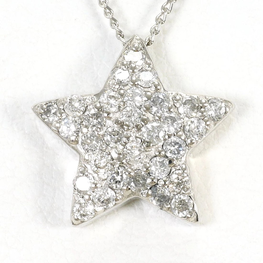 PT900 PLATINUM PT850/PLATINUM NECKLACE: PT900 Platinum PT850/Platinum Necklace Brand: No Brand Type/Style: Necklace Material: PT900, Main Stone Natural Color: None Size: Chain Length: 45cm Accessories: None Accessories Notice: When
