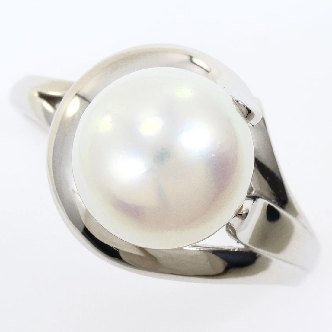 MIKIMOTO PT PLATINUM RING: MIKIMOTO PT Platinum Ring Brand: MIKIMOTO Type/Style: Ring Material: PT, Main Stone Cultured Pearl Color: None Size: US 7 1/ Accessories: None Accessories Notice: When purchasing pre-owned goods,
