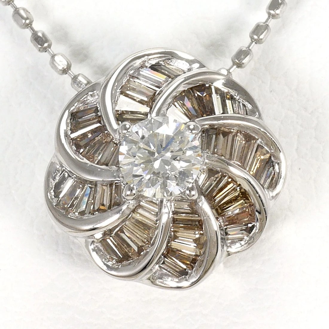 K18 GOLD NECKLACE BROWN DIAMOND: K18 gold Necklace Brown Diamond Brand: No Brand Type/Style: Necklace Material: K18 Gold, Main Stone Natural Color: None Size: Chain Length:40cm Accessories: None Accessories Notice: When purchasing