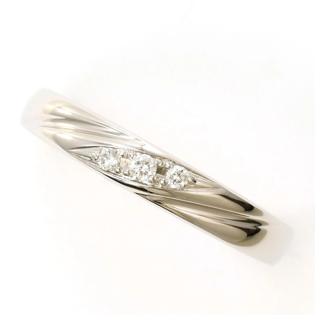 PT950 PLATINUM RING DIAMOND: PT950 Platinum Ring Diamond Brand: No Brand Type/Style: Ring Material: PT950/Platinum, Main Stone Natural Color: None Size: US 5 7/8 Accessories: None Accessories Notice: When purchasing pre-owned