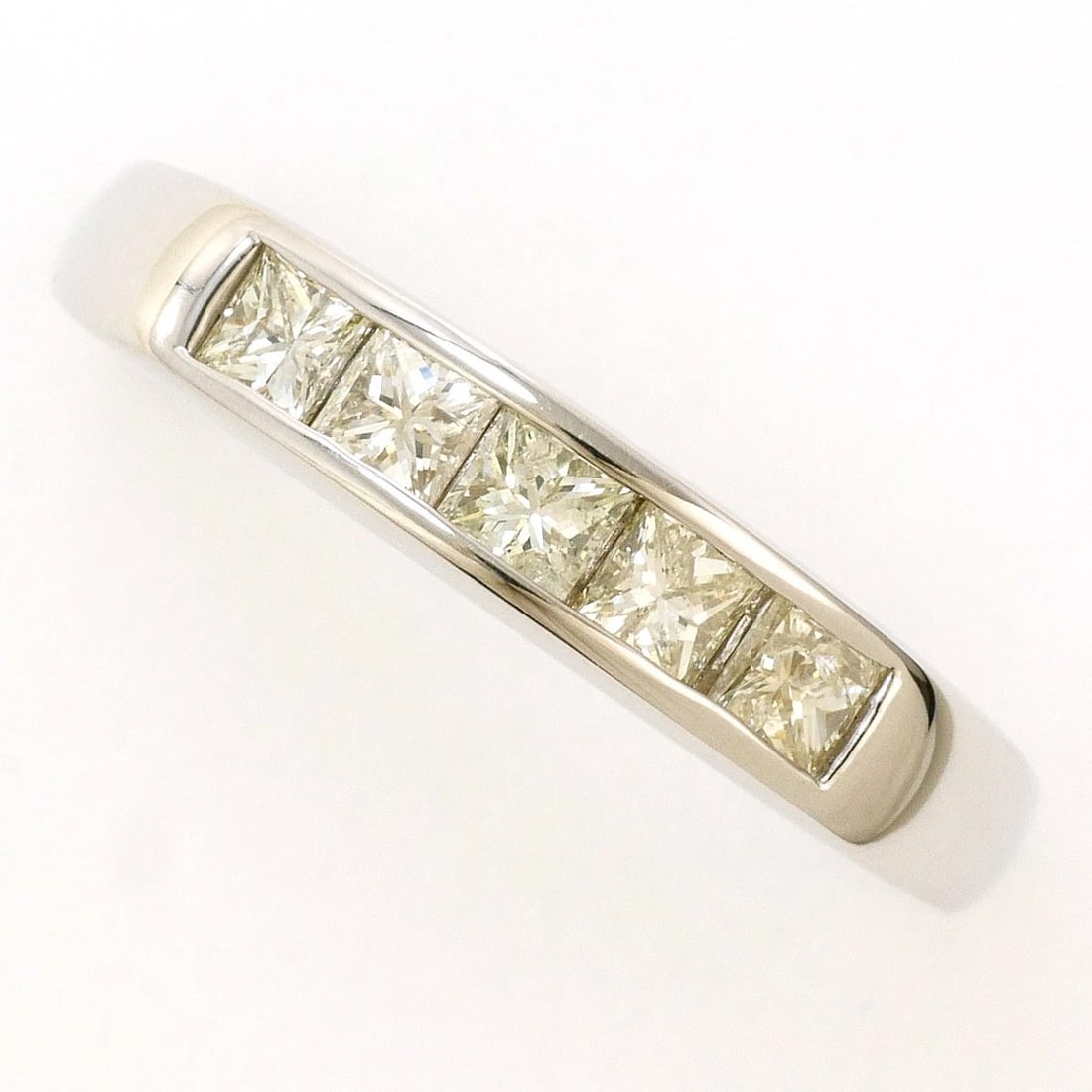 PT900 PLATINUM RING YELLOW DIAMOND: PT900 Platinum Ring Yellow Diamond Brand: No Brand Type/Style: Ring Material: PT900, Main Stone Natural Color: None Size: US 7 7/8 Accessories: None Accessories Notice: When purchasing pre-owned