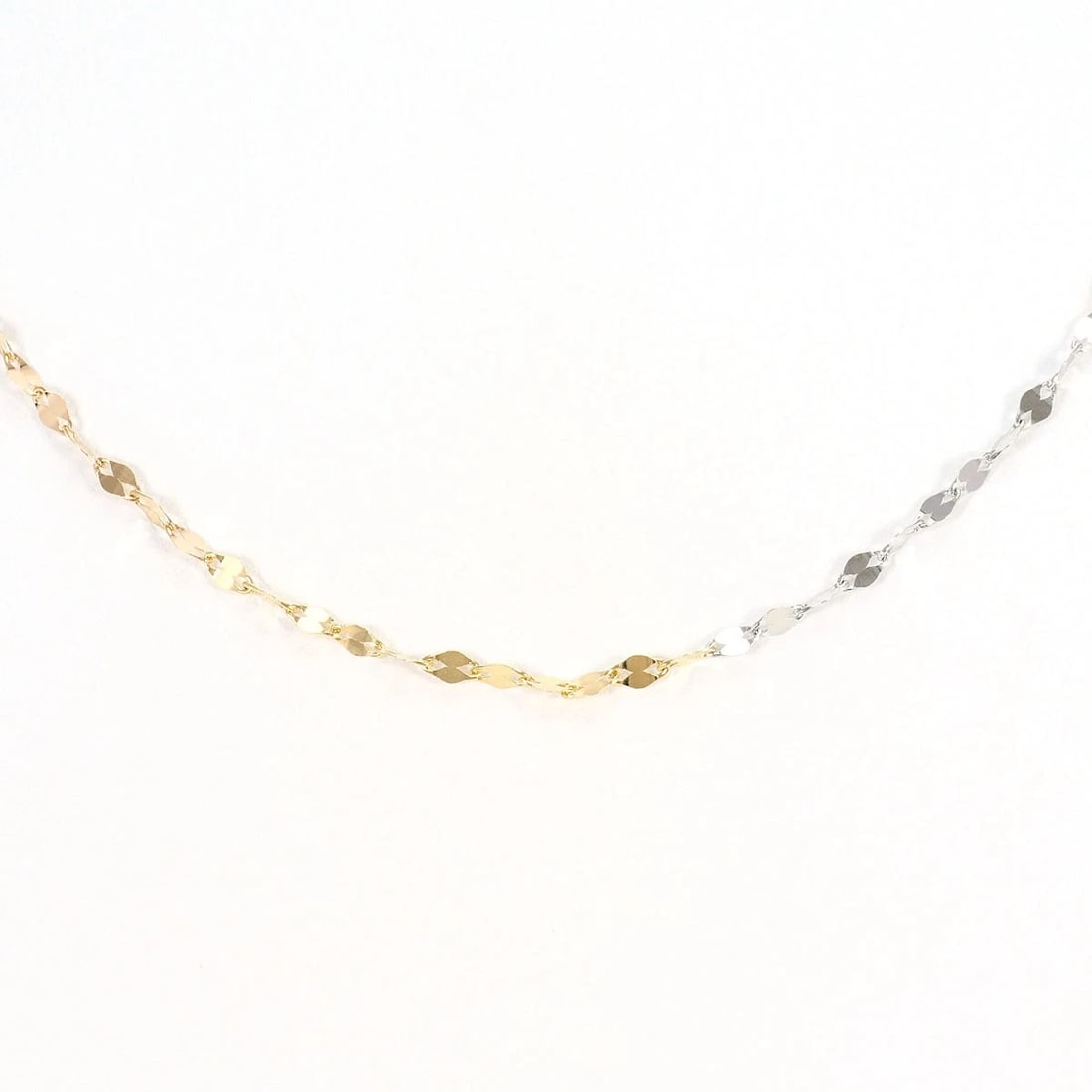 K18 GOLD NECKLACE: K18 gold Necklace Brand: No Brand Type/Style: Necklace Material: K18 Gold, Color: None Size: Chain Length: 60cm Accessories: None Accessories Notice: When purchasing pre-owned goods, please refer to