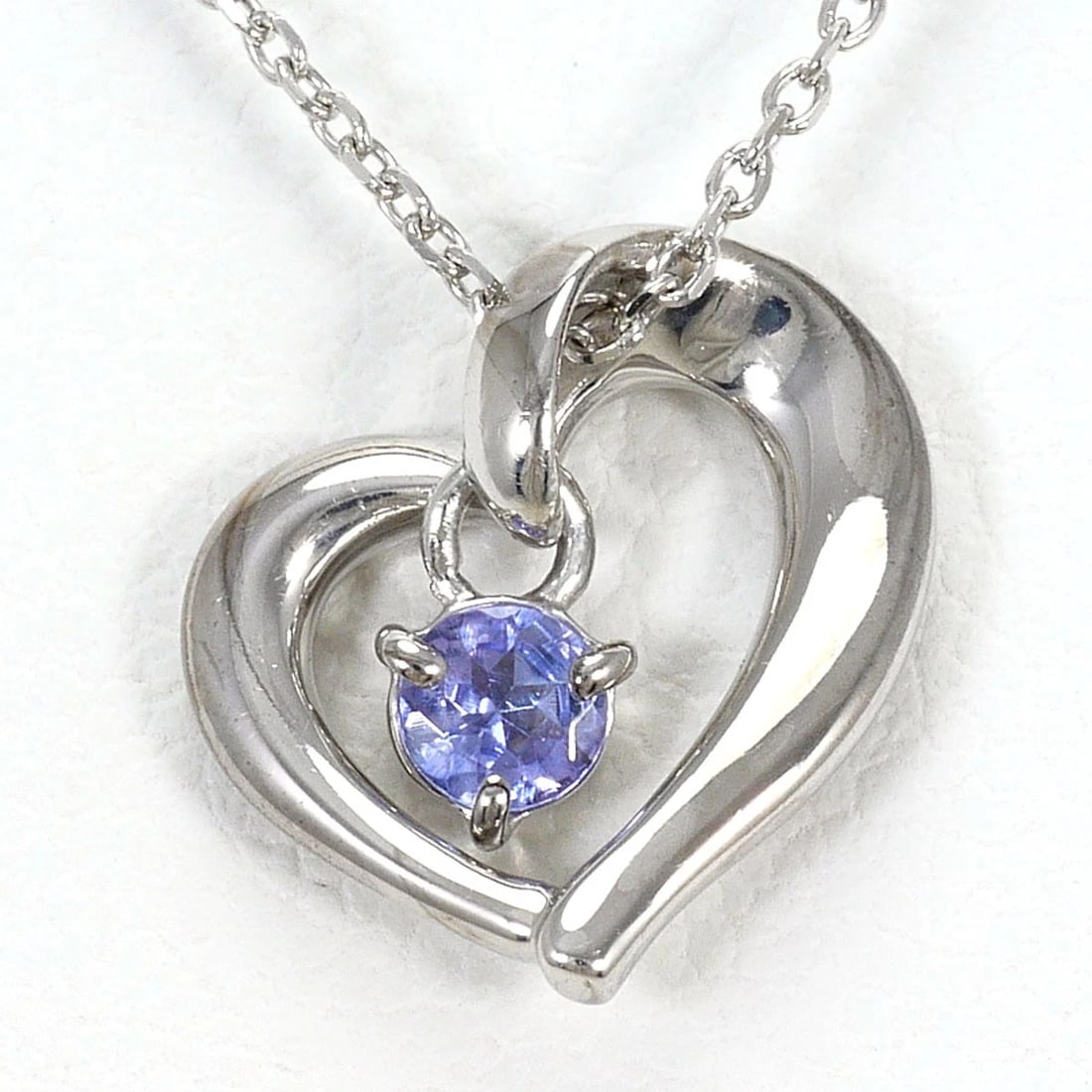 K18 GOLD NECKLACE IOLITE: K18 gold Necklace Iolite Brand: 4? Type/Style: Necklace Material: K18 Gold, Main Stone Iolite Color: None Size: Chain Length: 39cm Accessories: None Accessories Notice: When purchasing pre-owned