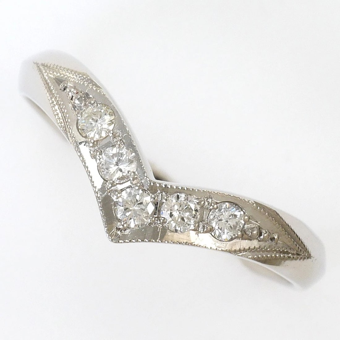 PT900 PLATINUM RING DIAMOND: PT900 Platinum Ring Diamond Brand: No Brand Type/Style: Ring Material: PT900, Main Stone Natural Color: None Size: US 5 3/4 Accessories: None Accessories Notice: When purchasing pre-owned goods,
