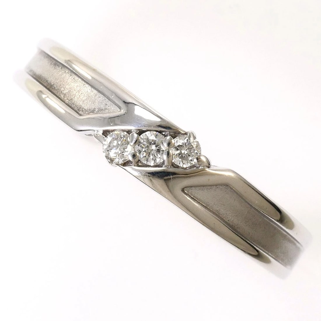 K14 GOLD RING DIAMOND: K14 Gold Ring Diamond Brand: No Brand Type/Style: Ring Material: K14 Gold, Main Stone Natural Color: None Size: US 8 3/4 Accessories: None Accessories Notice: When purchasing pre-owned goods, please