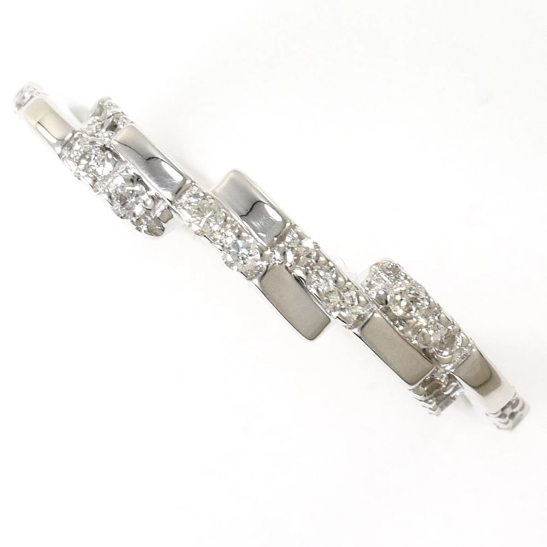 K18 GOLD RING DIAMOND: K18 gold Ring Diamond Brand: No Brand Type/Style: Ring Material: K18/White Gold, Main Stone Natural Color: White Gold Size: US 7 Accessories: None Accessories Notice: When purchasing pre-owned goods,