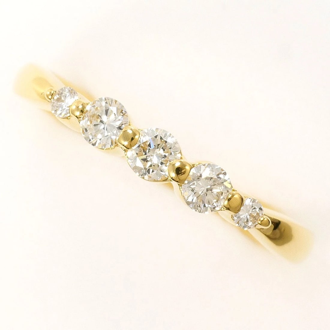 K18 GOLD RING DIAMOND: K18 gold Ring Diamond Brand: No Brand Type/Style: Ring Material: K18/Yellow Gold, Main Stone Natural Color: Yellow Gold Size: US 7 Accessories: None Accessories Notice: When purchasing pre-owned