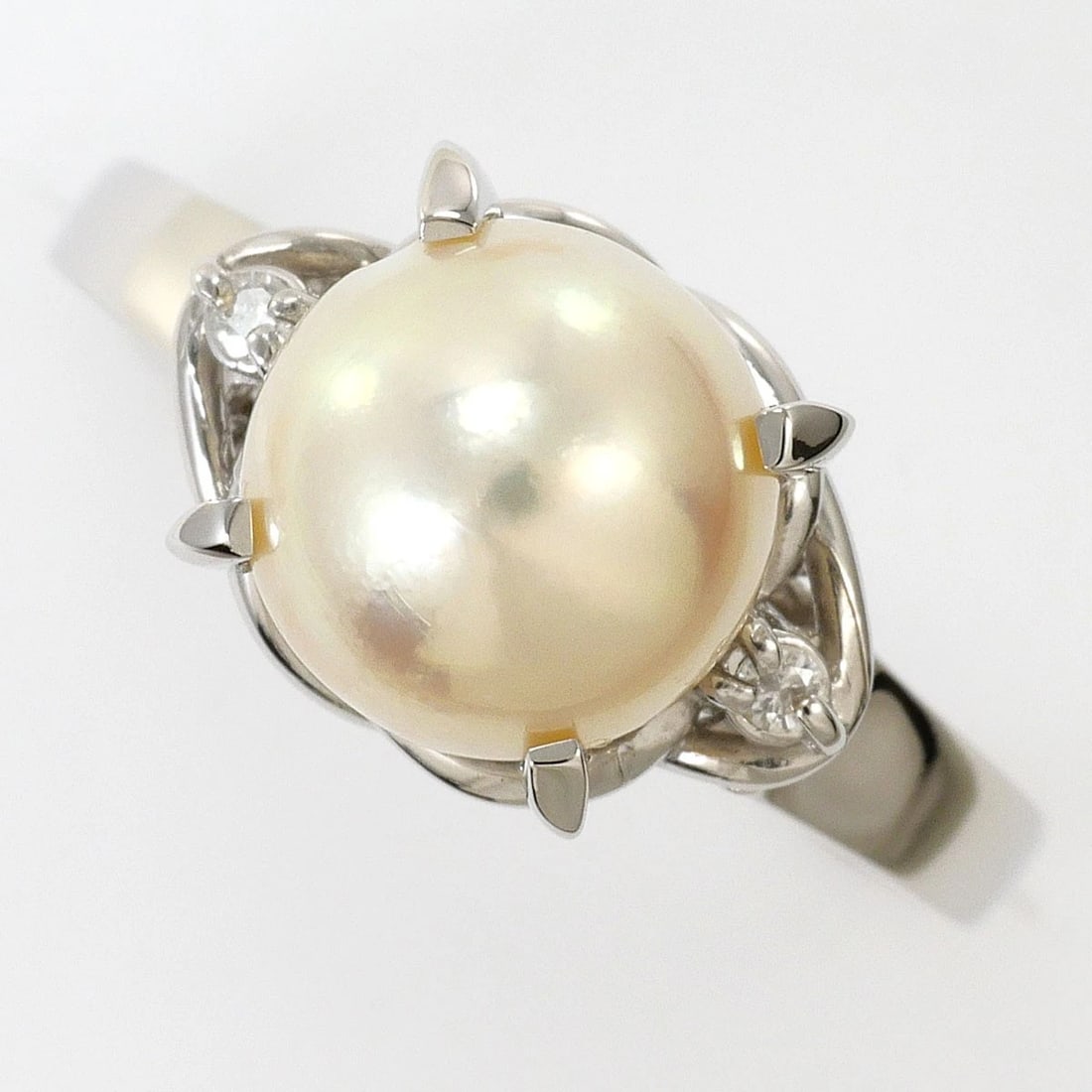 PT900 PLATINUM RING PEARL (NATURAL): PT900 Platinum Ring Pearl (Natural) Brand: No Brand Type/Style: Ring Material: PT900, Color: Silver Size: US 6 1/4 Accessories: None Accessories Notice: When purchasing pre-owned goods, pl