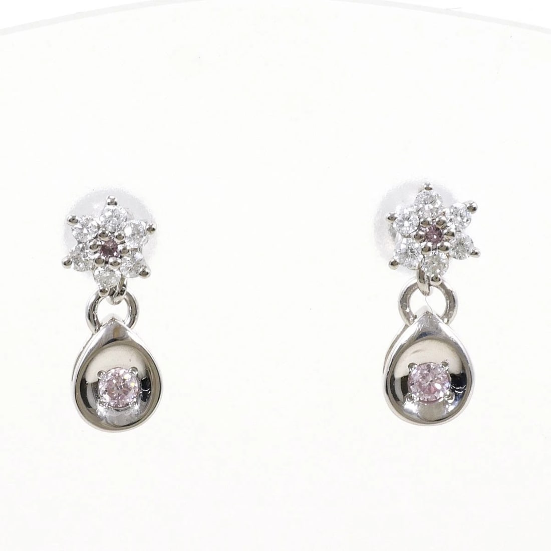K18 GOLD PIERCE PINK DIAMOND: K18 gold Pierce Pink Diamond Brand: No Brand Type/Style: Pierce Material: K18/White Gold, Main Stone Natural Color: White Gold Size: Chain Length: 39cm Accessories: None Accessories Notice: When