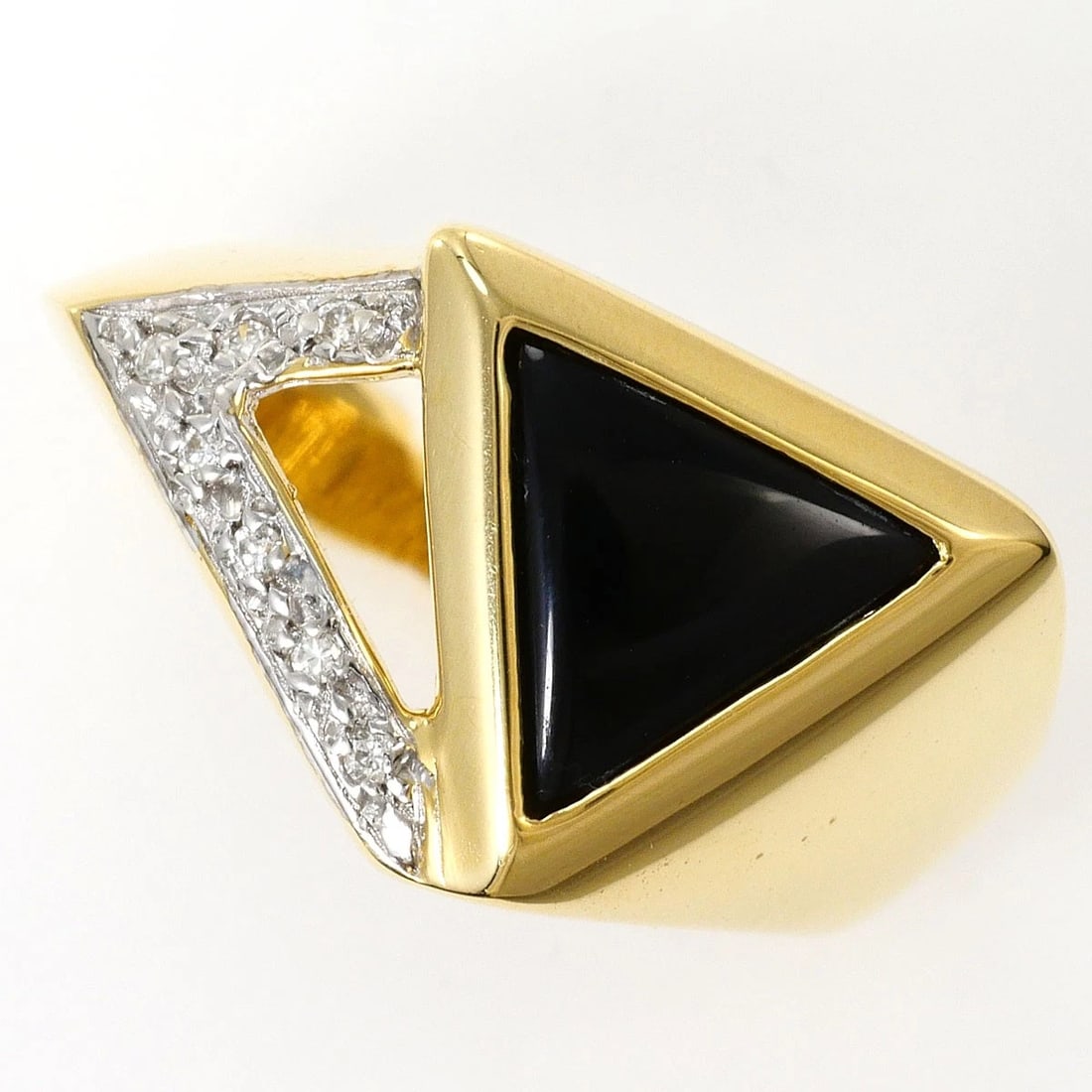 K18 GOLD RING ONYX: K18 gold Ring onyx Brand: No Brand Type/Style: Ring Material: K18/Yellow Gold White Gold, Main Stone Onyx Color: none Size: US 7 Accessories: None Accessories Notice: When purchasing pre-owned goods,