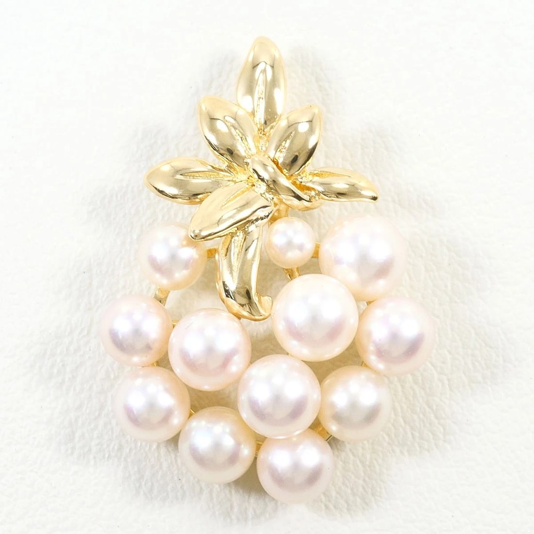 K14 GOLD PENDANT TOP PEARL: K14 Gold Pendant top Pearl Brand: No Brand Type/Style: Pendant top Material: K14 Gold, Main Stone Cultured Pearl Color: None Size: Accessories: None Accessories Notice: When purchasing pre-owned