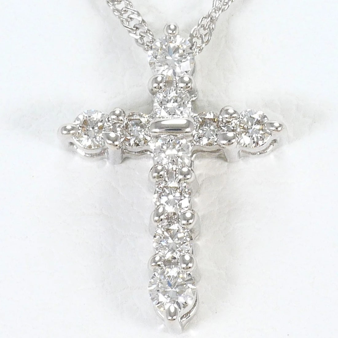 K18 GOLD RING DIAMOND: K18 gold Ring Diamond Brand: No Brand Type/Style: Necklace Material: K18 Gold, Main Stone Natural Color: None Size: Chain Length: 40cm Accessories: None Accessories Notice: When purchasing pre-owned