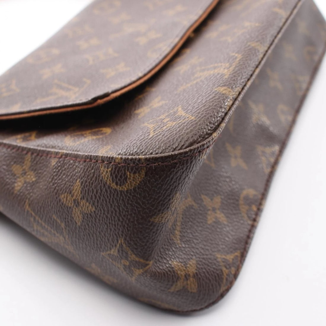 LOUIS VUITTON MINI LOOPING SHOULDER HANDBAG - 4