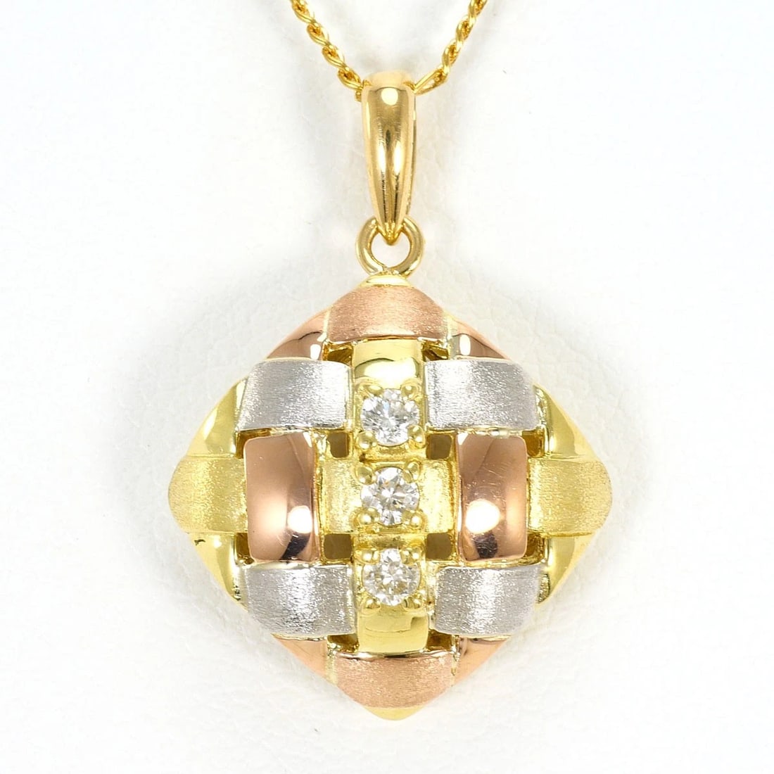 PT900 K18 NECKLACE DIAMOND: PT900 K18 Necklace Diamond Brand: No Brand Type/Style: Necklace Material: PT900, Main Stone Natural Color: None Size: Chain Length: 40cm Accessories: None Accessories Notice: When purchasing