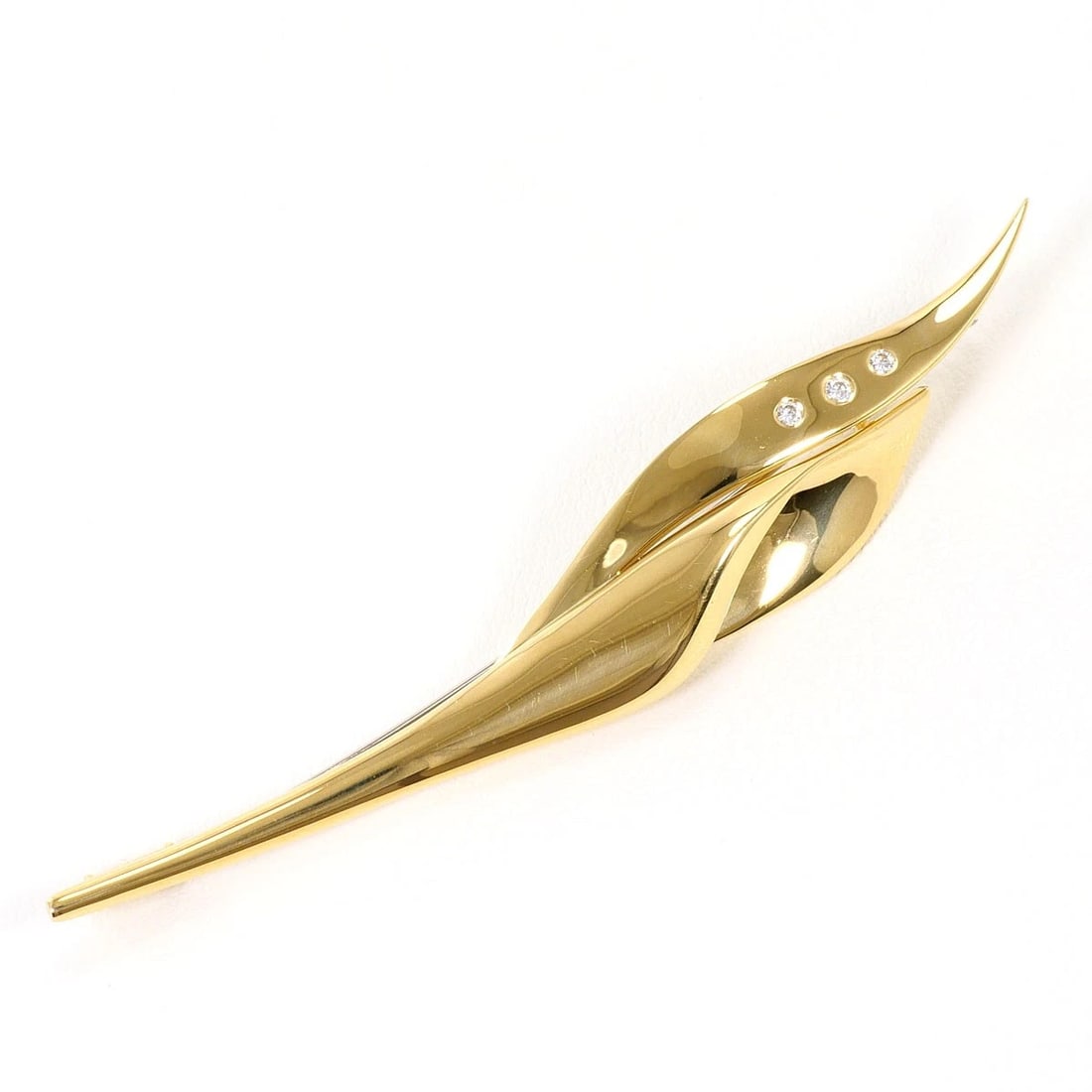 K18 GOLD BROOCH DIAMOND: K18 gold Brooch Diamond Brand: No Brand Type/Style: Brooch Material: K18/Yellow Gold White Gold, Main Stone Natural Color: Yellow Gold Size: H: about85mmx W: about15mm Accessories: None Accessories