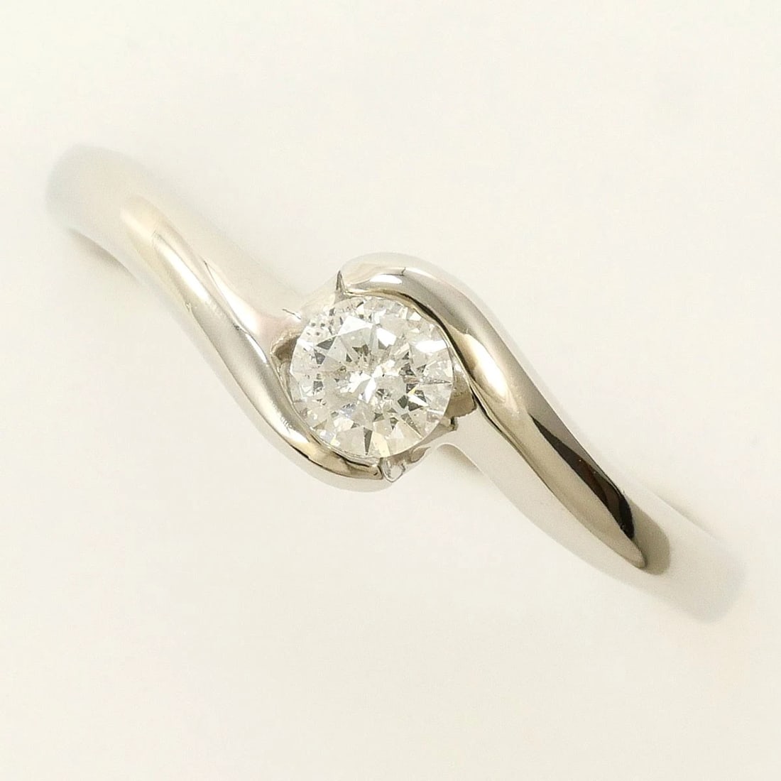 PT900 PLATINUM RING DIAMOND: PT900 Platinum Ring Diamond Brand: No Brand Type/Style: Ring Material: PT900, Main Stone Natural Color: None Size: US 7 Accessories: None Accessories Notice: When purchasing pre-owned goods, please