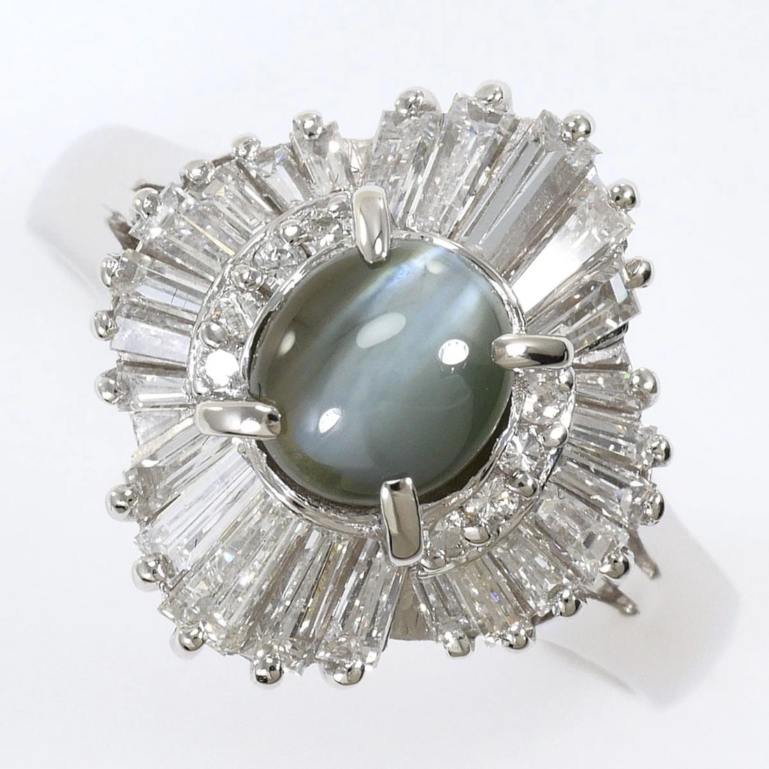 PT900 RING ALEXANDRITE CAT'S EYE: PT900 Ring Alexandrite Cat's Eye Brand: No Brand Type/Style: Ring Material: PT900, Main Stone Alexandrite cat's eye Color: None Size: US 7 Accessories: None Accessories Notice: When purchasing