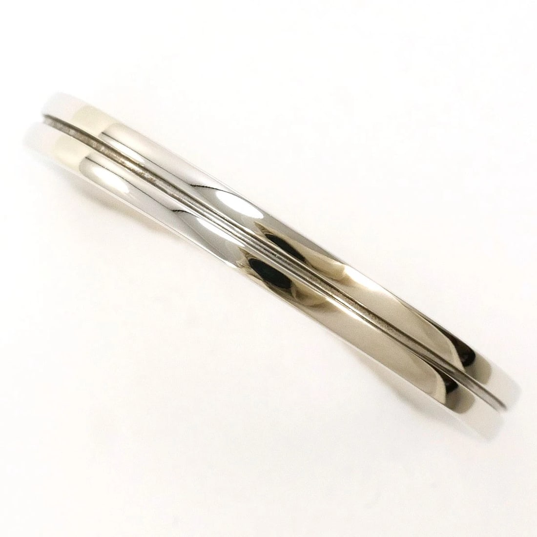 PT900 PLATINUM RING: PT900 Platinum Ring Brand: canal4? Type/Style: Ring Material: PT900, Color: Silver Size: US 8 3/4 Accessories: None Accessories Notice: When purchasing pre-owned goods, please refer to the photos of