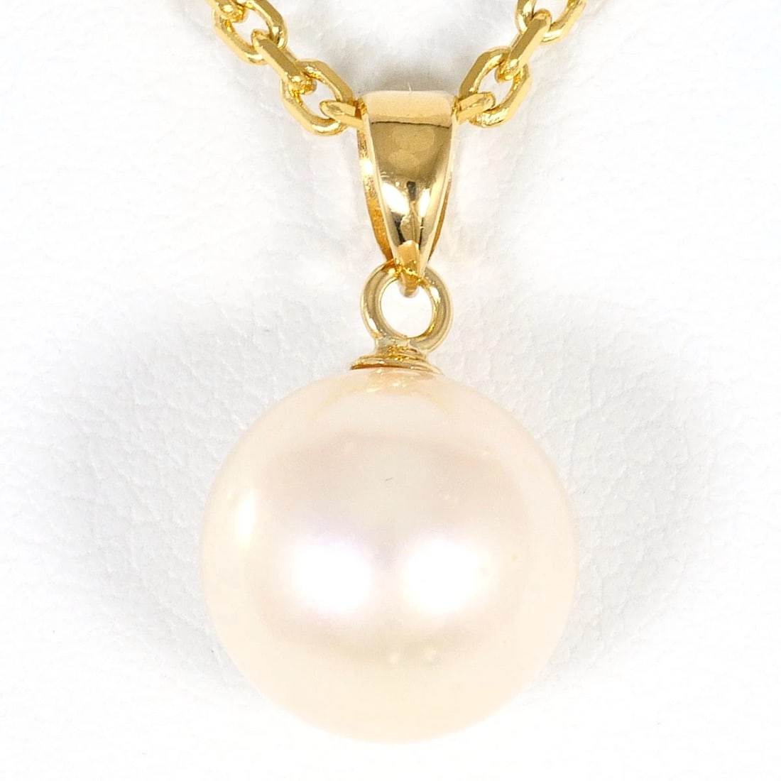 K18 GOLD NECKLACE AKOYA PEARL: K18 gold Necklace Akoya Pearl Brand: No Brand Type/Style: Necklace Material: K18/Yellow Gold, Main Stone AkoyaPearl Color: Yellow Gold Size: Top size?H:about17?W:about10mm(Top and chain are