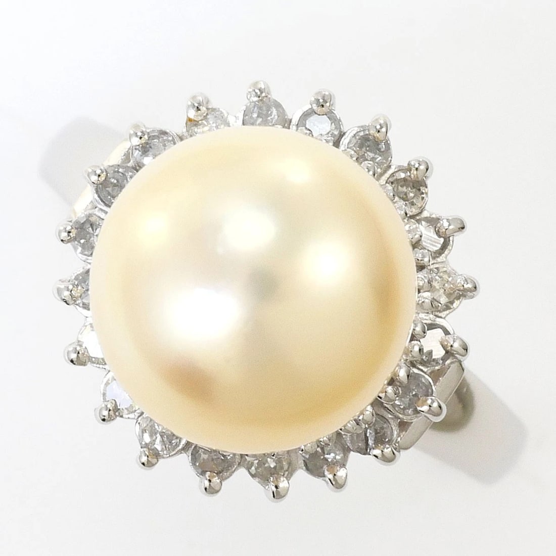 PT900 PLATINUM RING PEARL (NATURAL): PT900 Platinum Ring Pearl (Natural) Brand: No Brand Type/Style: Ring Material: PT900, Color: Silver Size: US 5 1/2 Accessories: None Accessories Notice: When purchasing pre-owned goods, please refer