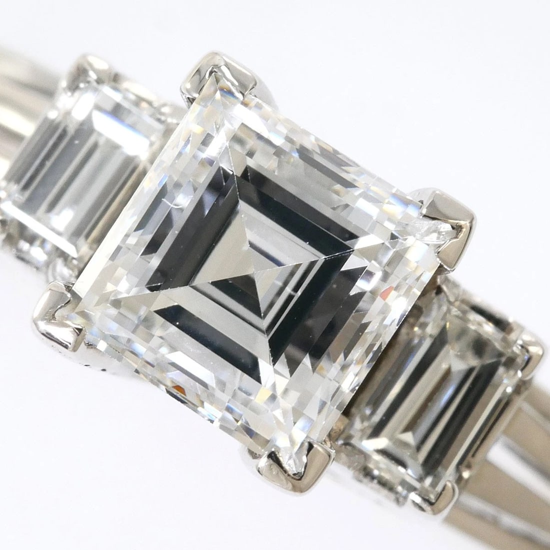 PT900 PLATINUM RING DIAMOND - 2