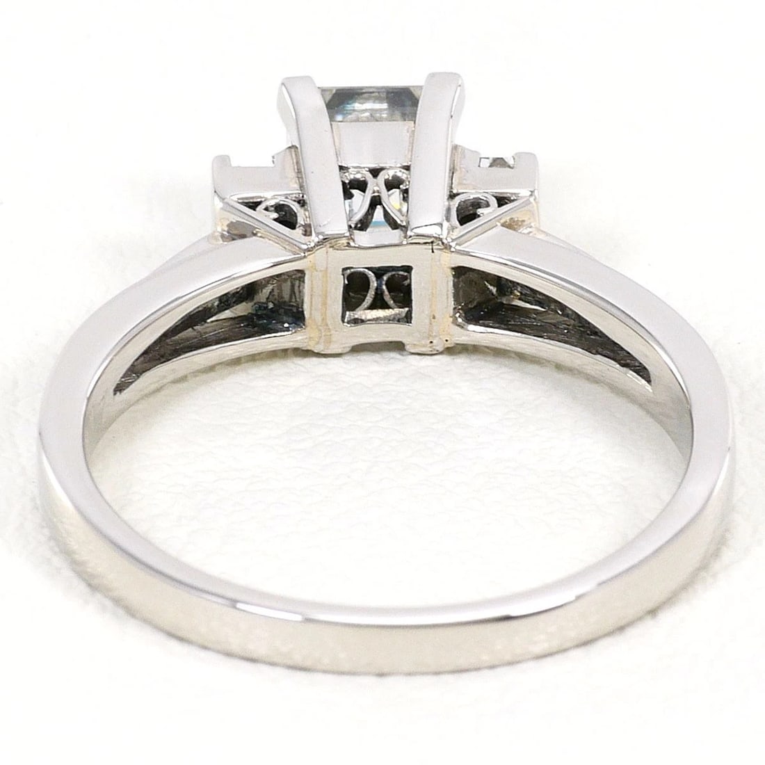 PT900 PLATINUM RING DIAMOND - 3