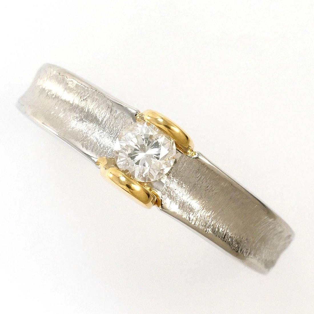 PT900 PLATINUM K18 RING DIAMOND: PT900 Platinum K18 Ring Diamond Brand: No Brand Type/Style: Ring Material: PT900, Main Stone Natural Color: None Size: US 7 Accessories: None Accessories Notice: When purchasing pre-owned goods,