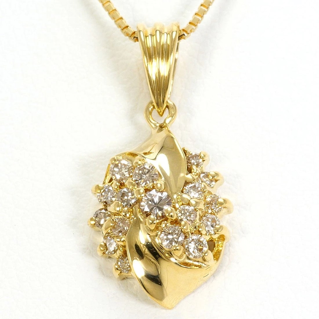 K18 GOLD NECKLACE DIAMOND: K18 gold Necklace Diamond Brand: No Brand Type/Style: Necklace Material: K18, Main Stone Natural Color: None Size: Chain Length: 40cm Accessories: None Accessories Notice: When purchasing pre-owned