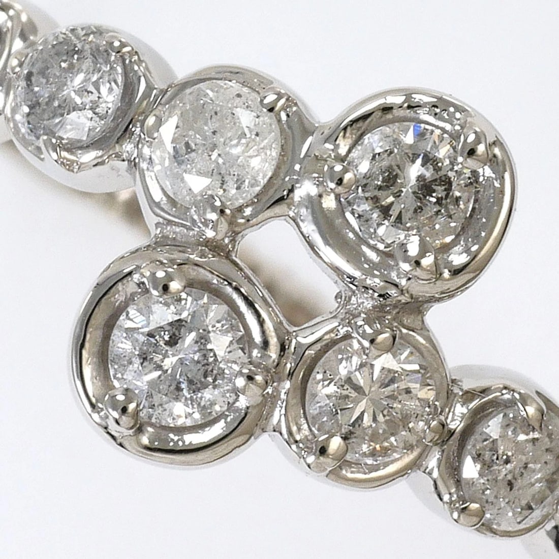 PT900 PLATINUM RING DIAMOND: PT900 Platinum Ring Diamond Brand: No Brand Type/Style: Ring Material: PT900, Main Stone Natural Color: None Size: US 6 1/4 Accessories: None Accessories Notice: When purchasing pre-owned goods,