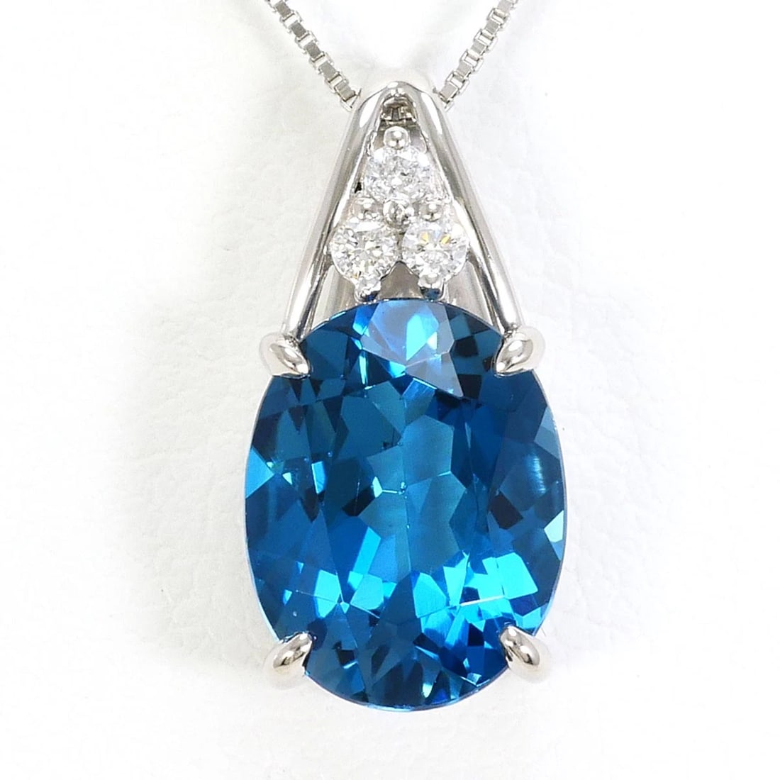 PT900, PT850 NECKLACE BLUE TOPAZ: PT900, PT850 Necklace Blue Topaz Brand: No Brand Type/Style: Necklace Material: PT900/PlatinumPT850/Platinum, Main Stone Blue Topaz, Natural Color: None Size: Top size?H:about15?W:about8mm(Top and