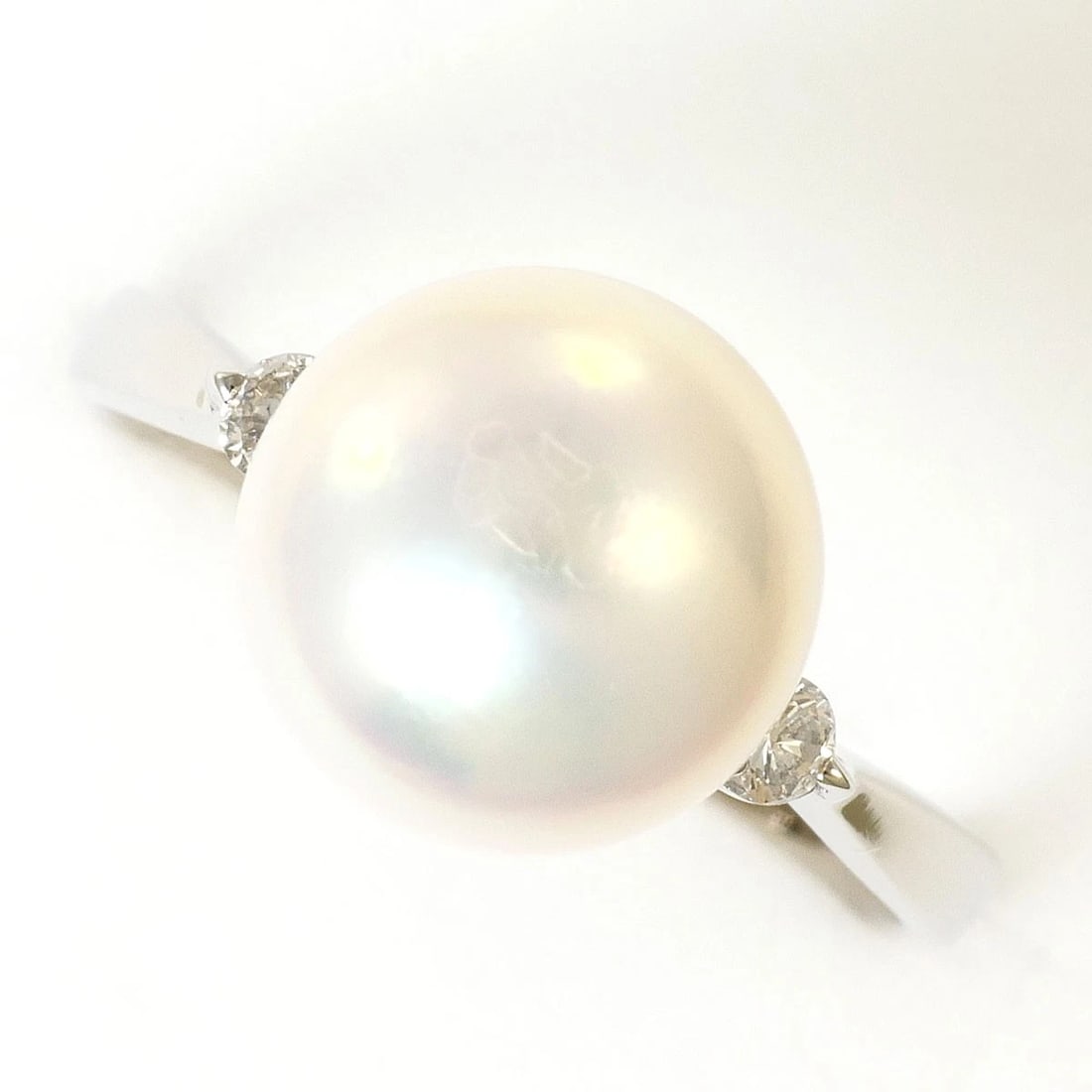 PT900 PLATINUM RING PEARL: PT900 Platinum Ring Pearl Brand: No Brand Type/Style: Ring Material: PT900, Main Stone Cultured Pearl Color: None Size: US 6 1/2 Accessories: None Accessories Notice: When purchasing pre-owned goods,