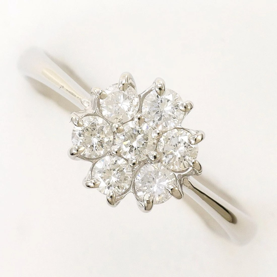 PT900 PLATINUM RING DIAMOND: PT900 Platinum Ring Diamond Brand: No Brand Type/Style: Ring Material: PT900, Main Stone Natular Color: None Size: US 7 Accessories: None Accessories Notice: When purchasing pre-owned goods, please