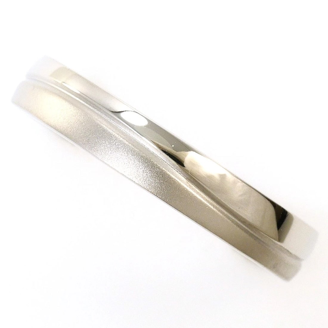 ST. PURE PT1000 RING SAPPHIRE: St. Pure PT1000 Ring sapphire Brand: St. Pure Type/Style: Ring Material: PT1000, Main Stone Natural Color: None Size: US 5 1/2 Accessories: None Accessories Notice: When purchasing pre-owned goods,