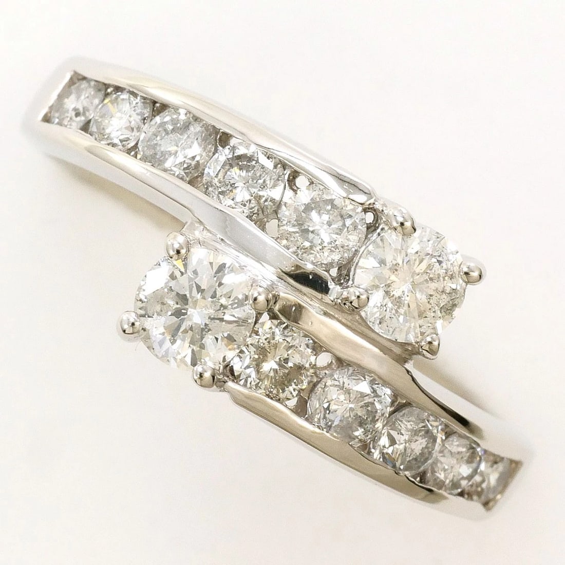 PT900 PLATINUM RING DIAMOND: PT900 Platinum Ring Diamond Brand: No Brand Type/Style: Ring Material: PT900, Main Stone Natural Color: None Size: US 6 3/4 Accessories: None Accessories Notice: When purchasing pre-owned goods,