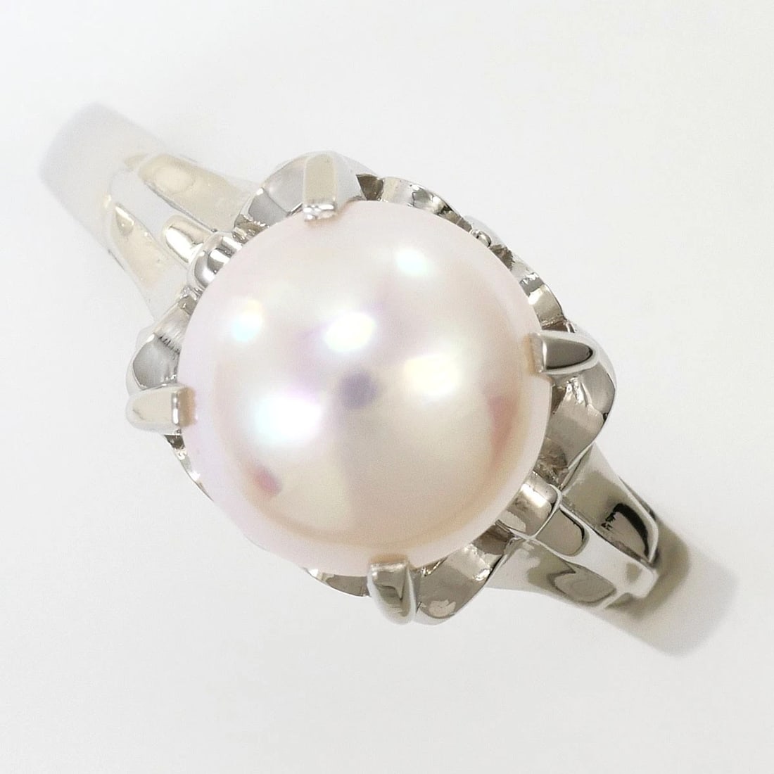 PT900 RING PEARL: PT900 Ring Pearl Brand: No Brand Type/Style: Ring Material: PT900, Main Stone Cultured Pearl Color: None Size: US 7 7/8 Accessories: None Accessories Notice: When purchasing pre-owned goods, please