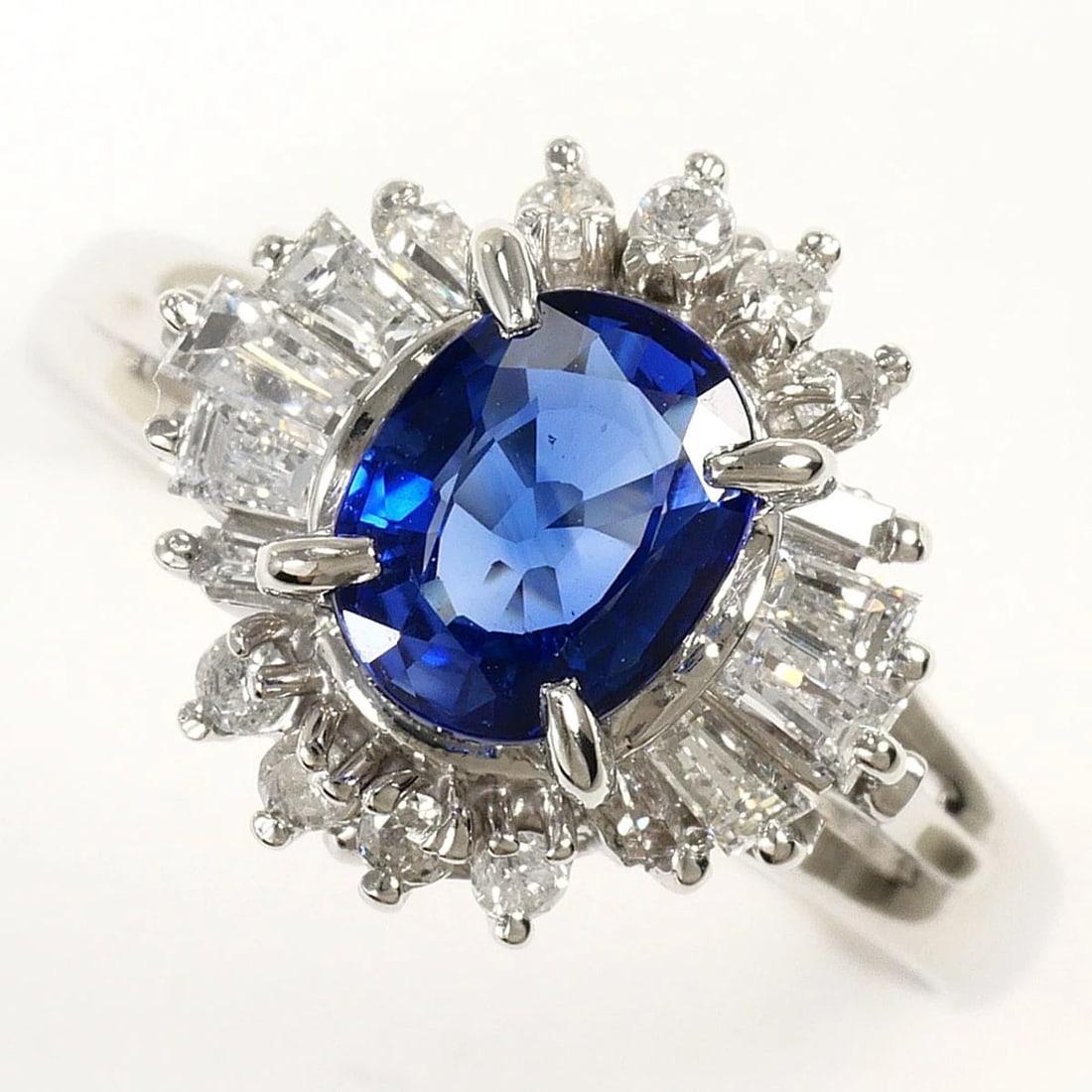 PT900 PLATINUM RING SAPPHIRE: PT900 Platinum Ring sapphire Brand: No Brand Type/Style: Ring Material: PT900/Platinum, Main Stone Sapphire, Natural Color: None Size: US 5 1/4 Accessories: None Accessories Notice: When purchasing